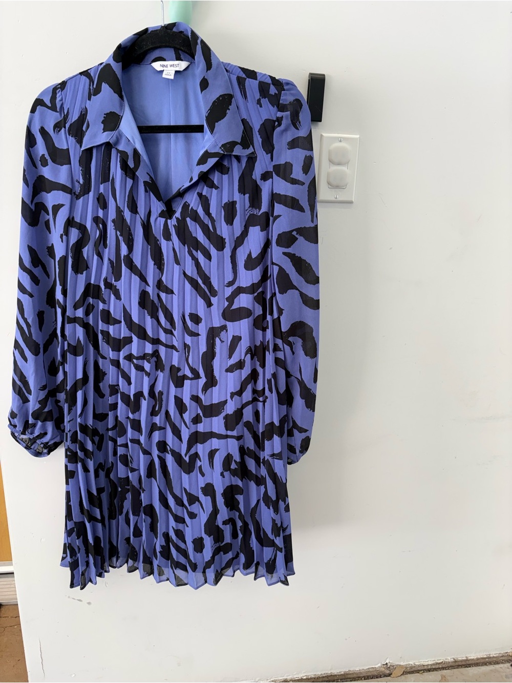 Nine West Lavender and Black Animal-Print Pleated Long-Sleeve Dress Size M Flowy